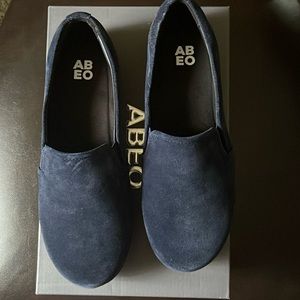 ABEO new Aika dark navy, in box, never worn